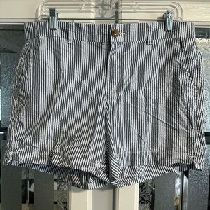 Old Navy "Everyday Short" Mid-Rise